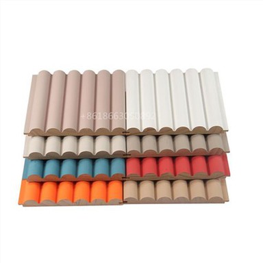 Stenska obloga iz masivnega pol okroglega lesa